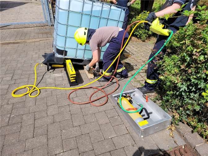 Miriam Weber während des Lehrganges. Quelle: Freiwillige Feuerwehr Dreckenach