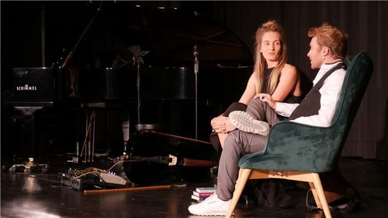 Mirjam Thöne im Gespräch mit Samuel Koch.