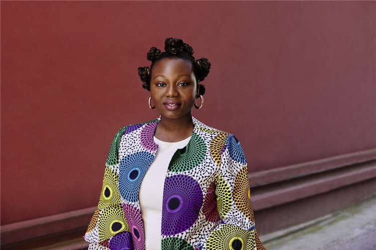 Mirrianne Mahn liest in Remagen.  Foto: Katharina Dubno