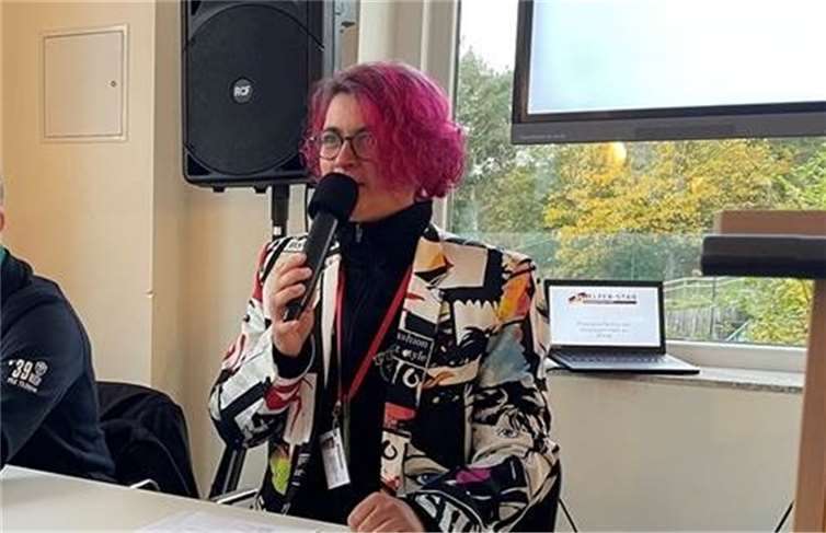 Vorwürfe gegen „Missy Motown“: Helfer-Stab bezieht Stellung Missy Motown bei einer Veranstaltung des Helfer-Stabs. Foto: ROB