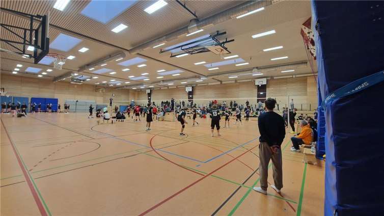 Mit 13 auswärtigen und drei Sinziger Teams wurde am vergangenen Wochenende die Rückrunde der Sinziger Volleyballer eingeläutet. Foto: privat