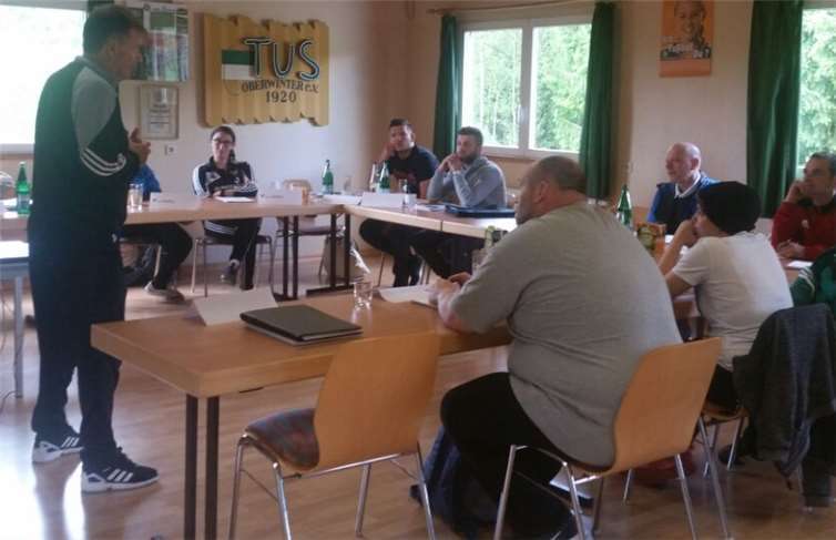 Mit 14 Teilnehmer fand der Lehrgang im Vereinsheim statt. Privat