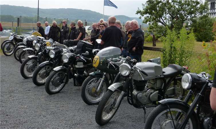 Mit 17 Maschinen war der Velocette Eigner Club Deutschland angereist.