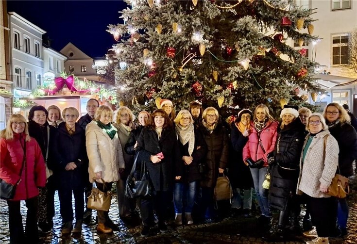 Mit 20 Möhnen und einem Möhnerich ging es in diesem Jahr zum wie immer schönen Weihnachtsmarkt in das Städtchen Ahrweiler. Foto: privat