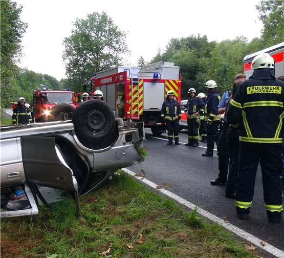 Mit 21 Einsatzkräften waren allein die Wehren aus Puderbach und Raubach vor Ort. Foto: Feuerwehr VG Puderbach