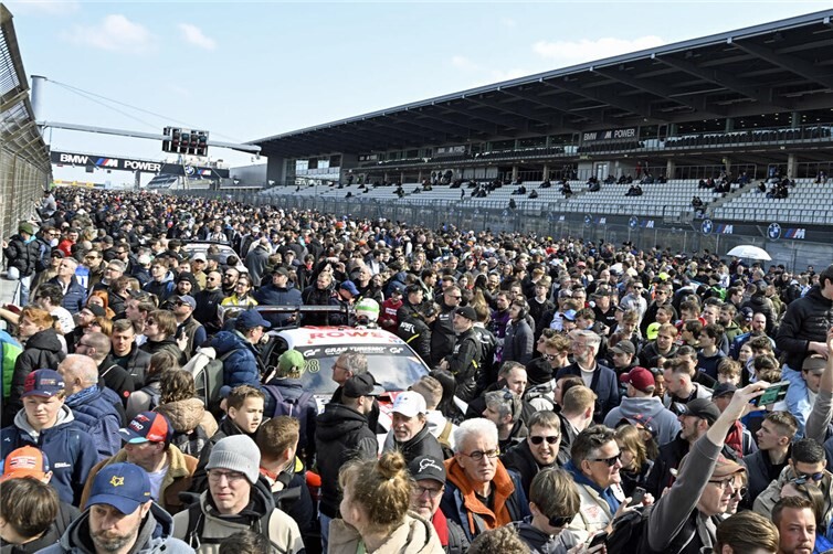 Mit 25 000 Zuschauern konnte der 58. ADAC-Barbarossapreis eine Rekord-Zuschauerkulisse verzeichnen. Fotos:BURG