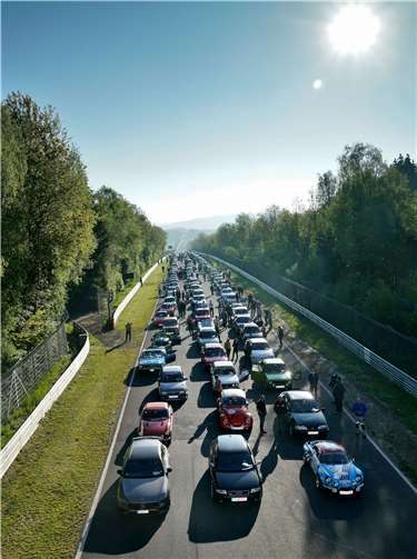 Mit 250 Historischen Fahrzeugen war die diesjährige Ausgabe wieder voll ausgebucht.Quelle: MSC Adenau