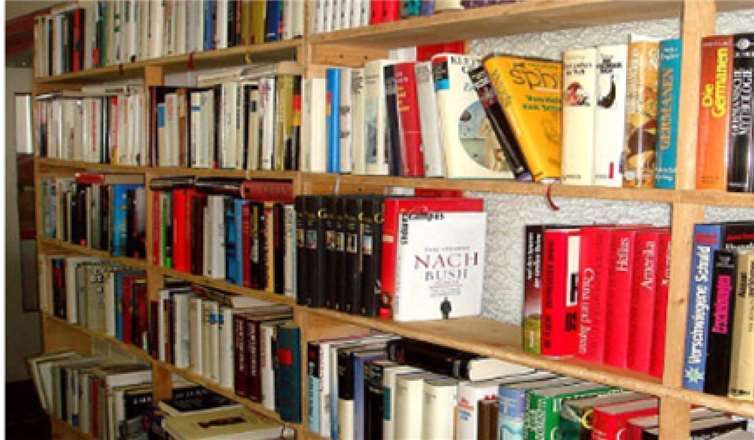 Mit 25.000 Exemplaren ist der Medienbestand eine wahre Fundgrube für Leserinnen und Leser.privat