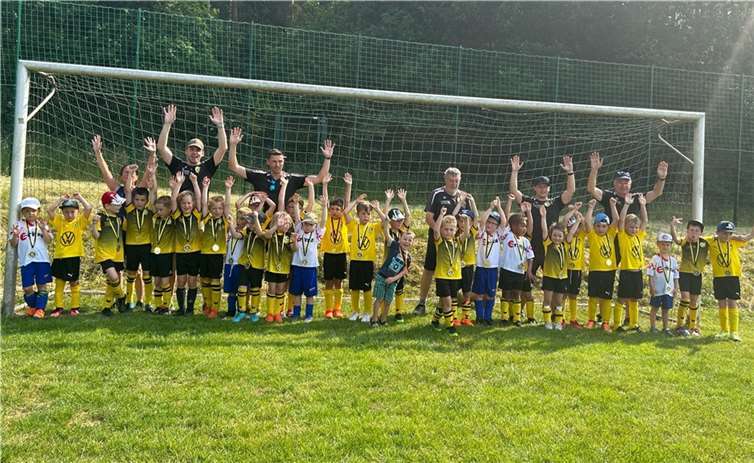 Mit 30 kleinen „Löwen“, aufgeteilt in drei Mannschaften der Jahrgänge 2016 sowie vier Mannschaften 2017/2018, hieß es mit insgesamt 23 Mannschaften einen schönen Fußballnachmittag zu verbringen. Quelle: GSG