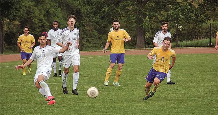 Mit 3:1 konnte die SpVgg Burgbrohl ihr Heimspiel gegen Schott Mainz gewinnen.RÜ