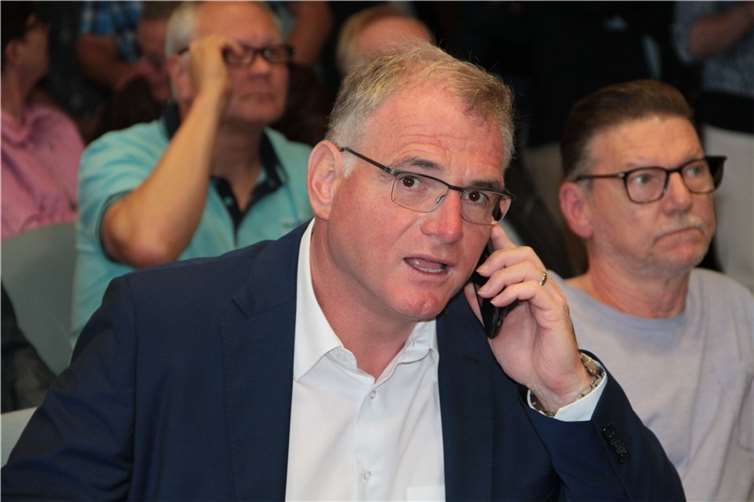 Mit 35 Prozent geht Uwe Bruchhäuser in Führung.