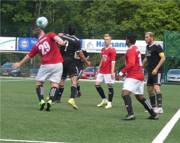 Mit 4:1 bezwang der SV Kripp II (rote Trikots) die SG Niederzissen II.  Quelle: SV Kripp