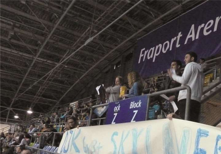 Mit 4.500 weiteren Basketballfans feuerten die Basketballfreunde aus Bendorf die Frankfurter Skyliners an - es half.