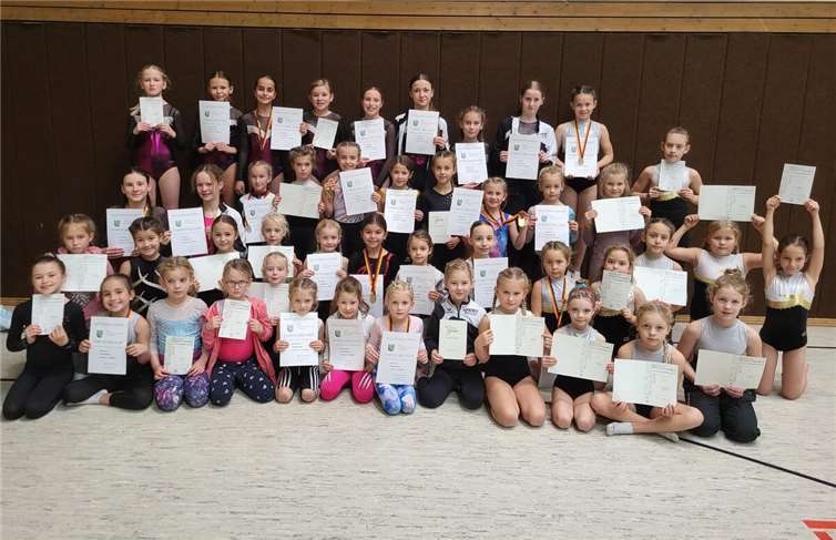 Mit 52 Mädchen und 12 Übungsleiterinnen / Kampfrichterinnen ist das Team angereist.  Foto: privat