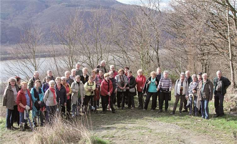Mit 53 Wanderern begab sich der Eifelverein Andernach auf die Leutesdorfer Höhen.privat