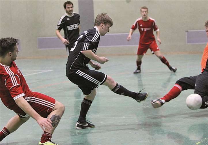 Mit 6:0 bezwang die SG Hocheifel I (dunkle Trikots) die SG Ahrtal I.