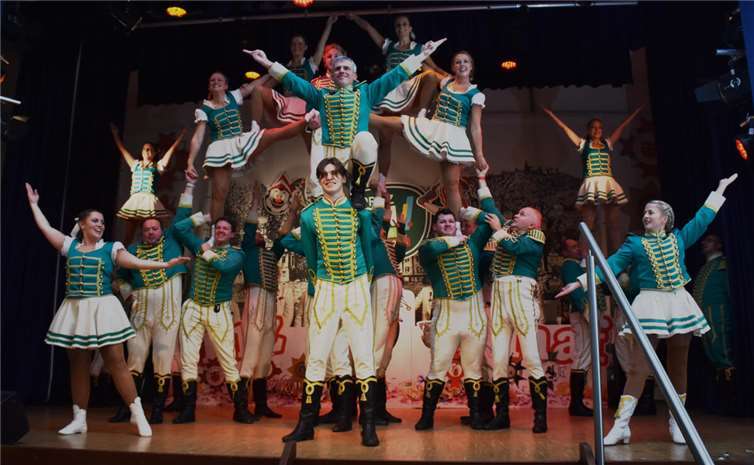 Mit 8 Tanzpaaren aus 25 Jahren präsentierte der Jubiläumsverein eine tolle Show.