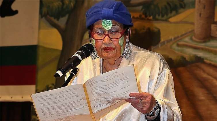 Mit 87 Jahren begeistere die KölnerinAnnemie Lorenz mit ihrem Auftritt die Senioren.