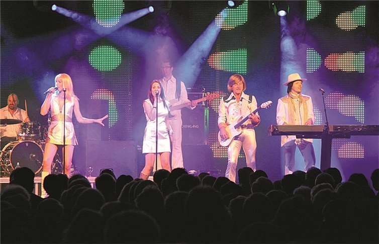 Mit ABBA 99 können Gäste nun den großartigen ABBA-Sound der 70er Jahre erleben. privat