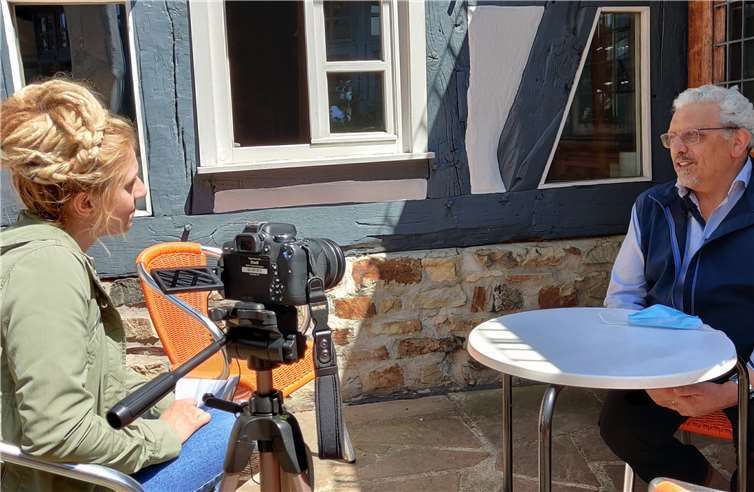 Mit Abstand ganz nah am Thema: die neue Nachrichtensendung des JUZ „Zweite Heimat“. Foto: JUZ