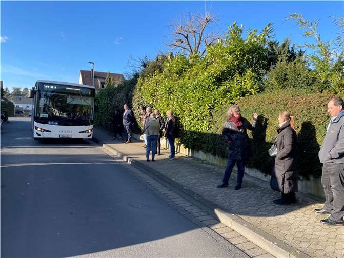 Mit Anwohnern aus dem Baugebiet Martinsberg trafen sich Vertreter der CDU-Stadtratsfraktion, um die Verkehrssituation im Zusammenhang mit den Buslinien zu besprechen. Foto: privat