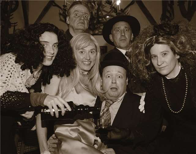 Mit „Arsen und Spitzenhäubchen“ präsentiert die Ehrenburg ab 22. Februar ein neues Dinnerkrimi-Vergnügen.privat