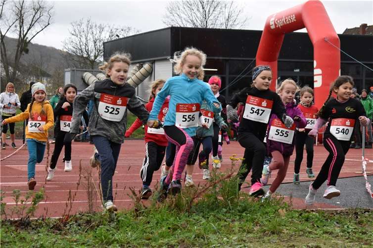 Mit Begeisterung liefen gerade die jungen Athleten über die abwechslungsreiche Strecke.  Foto: W. Schroeter