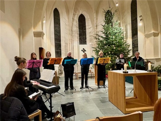 Mit Beginn des neuen Jahres und noch in der Weihnachtszeit gastierte das Frauen-Vokalensemble „CANTUNA“ – ein Wortspiel aus Cantare und Fortuna – in St. Bartholomäus und erfüllte die bis auf den letzten Platz besetzte Kirche mit glockenklarem Gesang. Foto: privat
