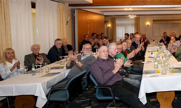 Mit Beifall bedankte sich die Winzerschaft für die Ausführungen von Achim Posch, der über den 2017er referierte.