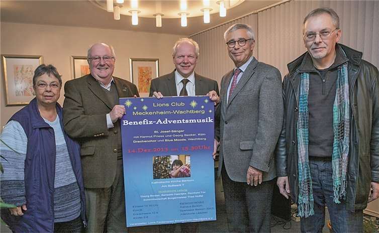 Mit „Benefiz-Adventsmusik“ soll die Weihnachtsgeschenke-Aktion der Lions Meckenheim-Wachtberg unterstützt werden. Darauf freuen sich (von links) Club-Sprecherin Dr. Gudrun Mieth-Leichsenring, Club-Sekretär Christian Ullmann, Bürgermeister Theo Hüffel, Lions-Präsident Helmut Görgen und Jürgen Dietz, Leiter der Blue Moods Bigband.VJ