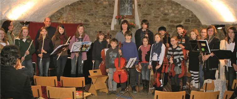 Mit Cello und Querflöte werden die Musikschüler im Kreis AW den Zehnthof begeistern.privat