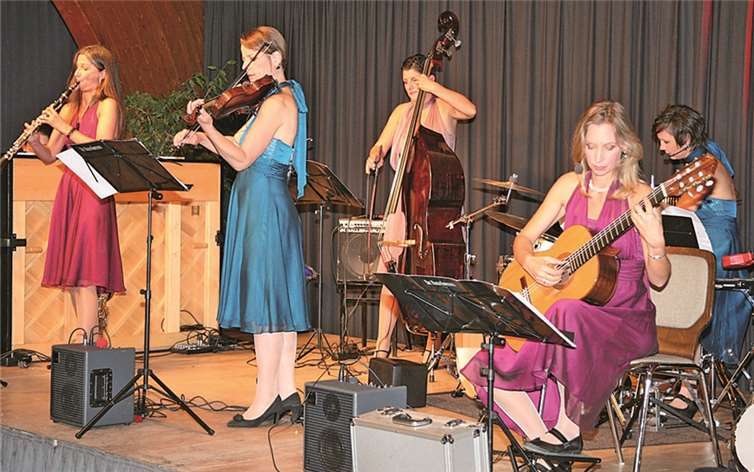 Mit Charme und viel Einfühlungsvermögen weckten die „Rheinsirenen“ Erinnerungen an die TV-Zeit der 80er Jahre.StF