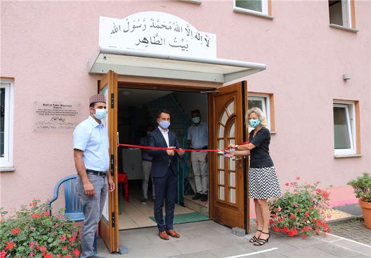 Mit David Langner und Dr. Anna Köbberling wurde die Tahir Moscheewiedereröffnet. Foto: privat