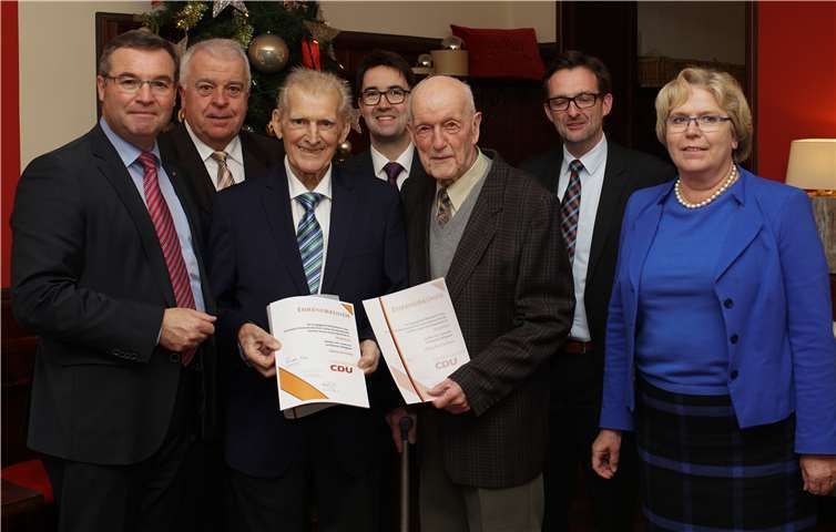 Mit Edmund Flohe (3. v. l.) und Peter Tempel (3. v. r.) wurden zwei Urgesteine der kreisstädtischen Christdemokraten für ihre langjährige Mitgliedschaft ausgezeichnet. CDU-Stadtverband Bad Neuenahr-Ahrweiler