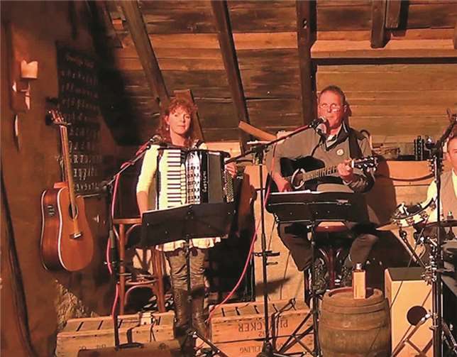 Mit "EifelFolk" wird Andreas Braun sowohl alte als auch neue Lieder zu Gehör bringen. privat