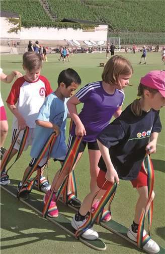 Mit Einsatz und Freude waren die Schüler und Schülerinnen bei den verschiedenen Disziplinen - hier beim Sommerski - am Start. privat