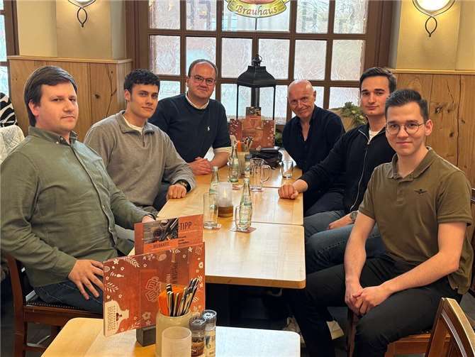 Mit Energie für Freiheit und Mitbestimmung: Markus Schreyer (vorne links), Max Weidert, Ferdinand Bolzius (hinten links), Ulrich van Bebber, Pascal Jonas und Marius Kurth machen sich gemeinsam stark für junge Stimmen in der Politik und frischen Wind in der FDP. Foto: privat