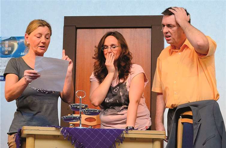 Mit Entsetzen vernahmen Olga von Sophie (l.) und Anton die Nachricht des Entführers.