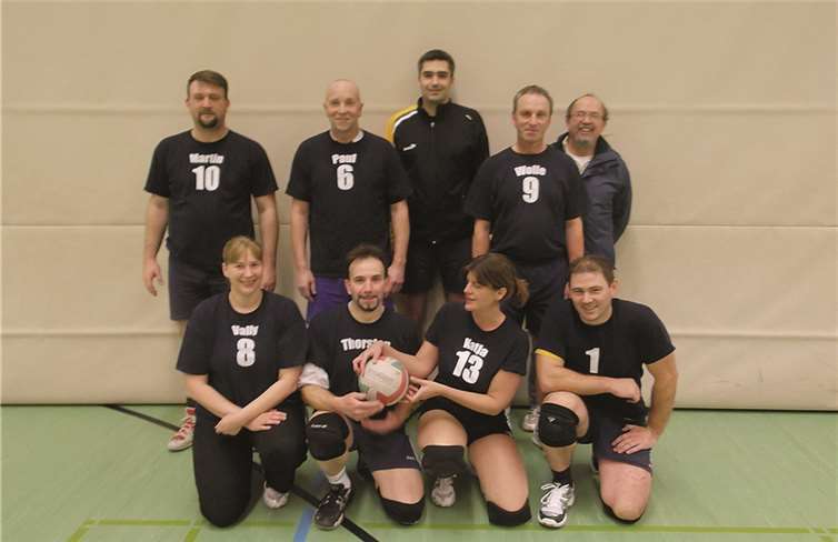 Mit Etzbach, dem letztjährigen Meister, hat die Mannschaft noch diverse Rechnungen offen und vielleicht ist es ja auch ein gutes Omen, dass die Burgbrohler in neuen Trikots aufwarten können.Privat