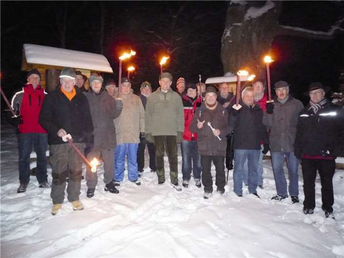 Mit Fackeln ging es durch die Nacht. privat