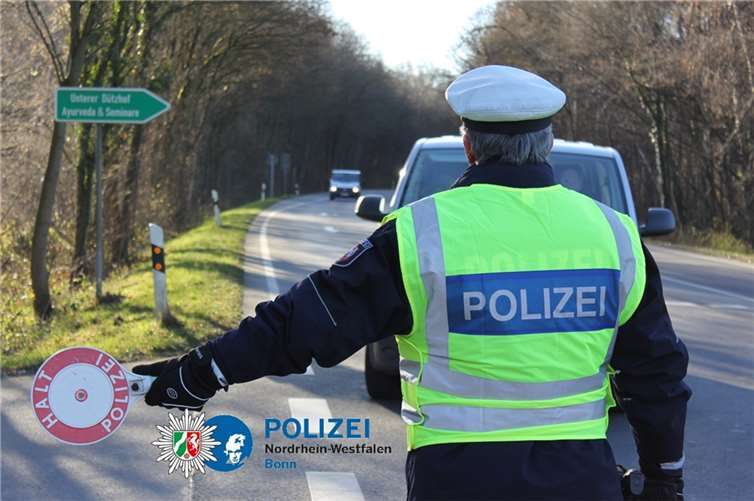 Mit Fahrzeug- und Personenkontrollen beteiligte sich die Bonner Polizei an einer grenzüberschreitenden Aktion gegen Einbrecherbanden. Foto: Polizei NRW