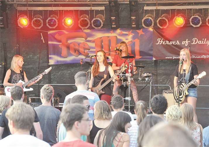 Mit „Fee Mail“ stand eine der bekanntesten reinen Girlbands der Region auf der Bühne.AB