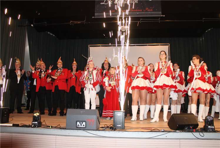 Mit „Feuerstößen“ wurde das Polcher Kinderprinzenpaar Luca I. und Prinzessin Louisa I. empfangen.