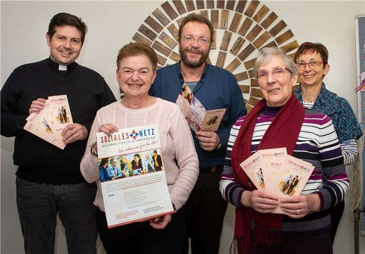 Mit Flyern und Plakaten macht das „Soziale Netz Waldbreitbach und Umgebung“ auf seine ehrenamtlichen Leistungen für ältere, einsame und pflegebedürftige Menschen aufmerksam.Foto: Martin Bärtges
