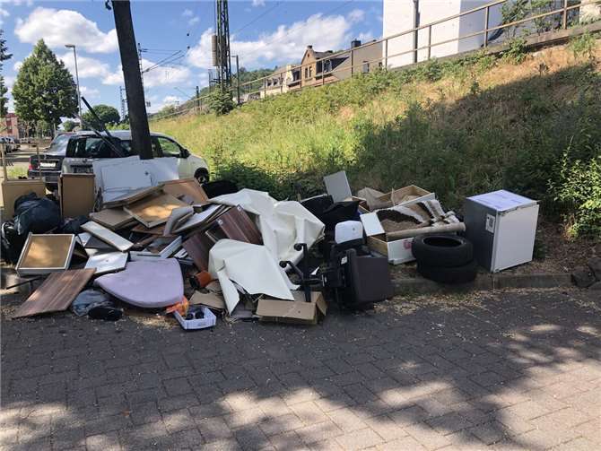 Mit Fotos dokumentiert die Stadt das Ausmaß der Umweltverschmutzung.