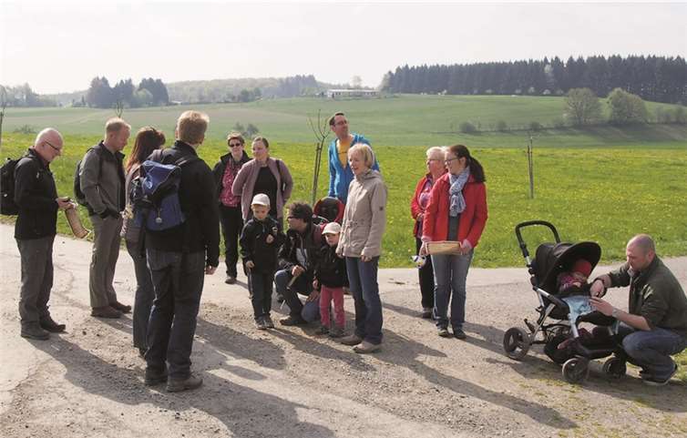 Mit GPS-Geräten begaben sich die Wanderer auf die Route. privat