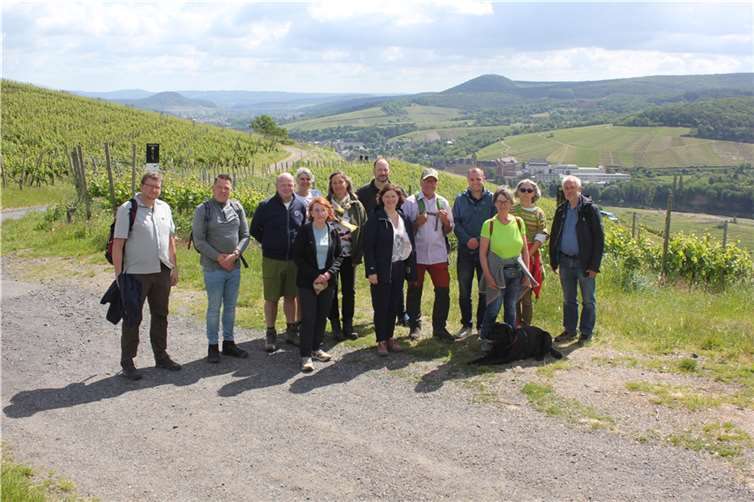 Mit GenossInnen aus dem Kreis, der Leiterin des Wiederaufbaustabes der Landesregierung für die Flutgebiete in Rheinland-Pfalz, Staatsekretärin Nicole Steingaß aus dem Innenministerium, dem weinpolitischen Sprecher der SPD-Landtagsfraktion, Florian Maier und dem Walporzheimer Ortsvorsteher Gregor Sebastian machte Müller sich auf den Weg von Marienthal nach Ahrweiler. Foto: privat