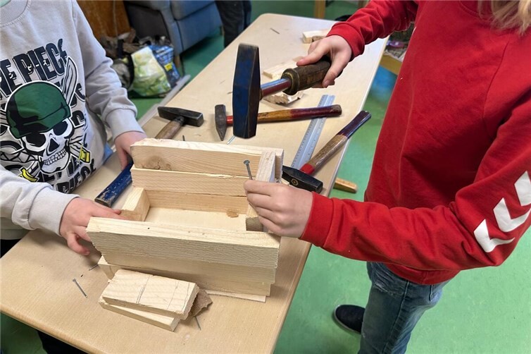 Mit Hammer und Nagel ging es an den Start.Foto: privat