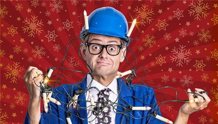 Mit Handwerker Peters geht dem Publikum in Volkesfeld sicher mehr als nur ein Licht auf.  Foto: Kai Kramosta