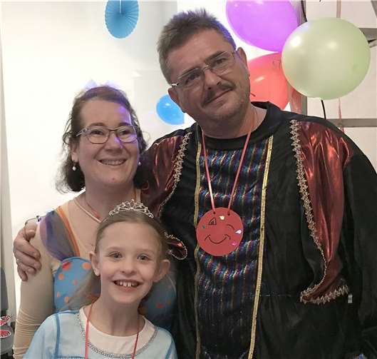 Mit Herz für Karneval und Kammerforst: die Organisatoren Jasmin und Thomas Kutschera.